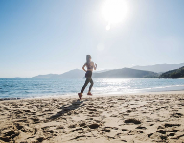 Confira 5 dicas para correr na areia e evitar lesões