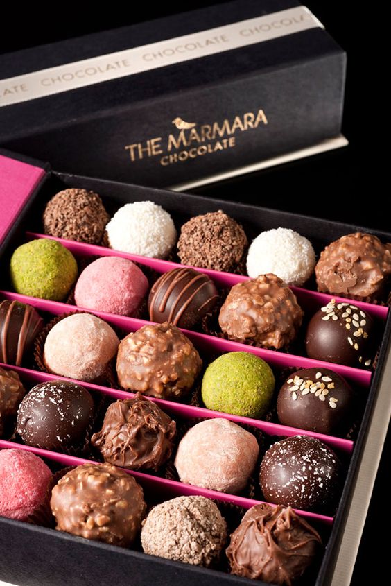 bombom-caixa-chocolate-rosa-verde-sabores-amendoim