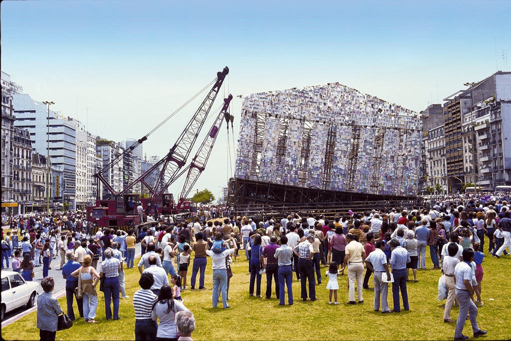 marta-minujin-parthenon-of-books