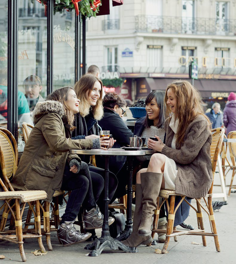 AMIGAS-CONVERSA-CAFÉ-BARES-DIA-FLORES-FRIO-INVERNO-EVENTOS-ENCONTROS