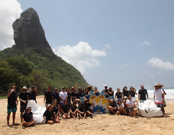 Medina e outros famosos se unem para recolher o lixo em Fernando de Noronha