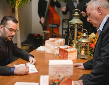 Manoel Valente lança novo livro