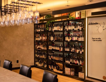 Winebar Vino! inaugura na Serra Gaúcha